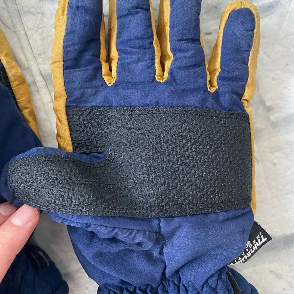 Thinsulate insulation 40 gram St Louis Rams kids gloves